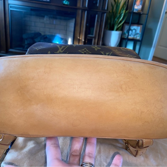 Authentic Louis Vuitton GM - Picture 11 of 13